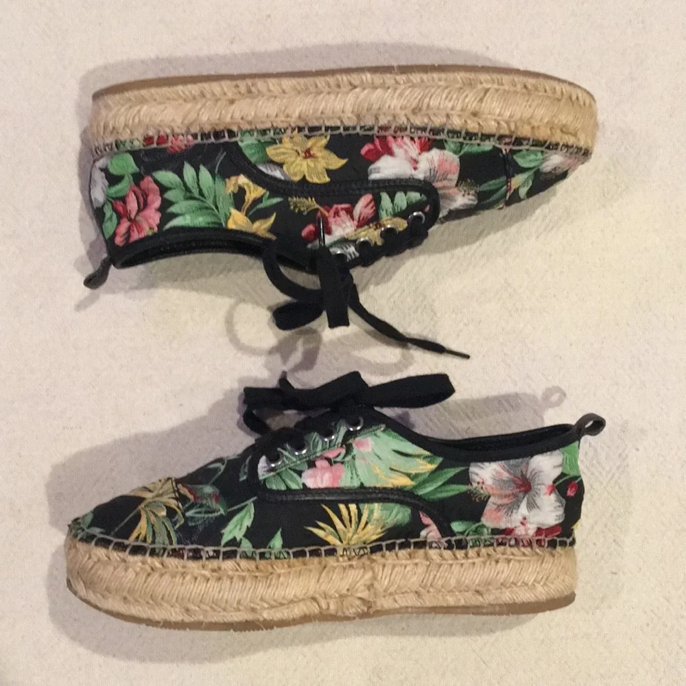 J/SLIDES | EUC Floral Rally Espadrilles 8.5